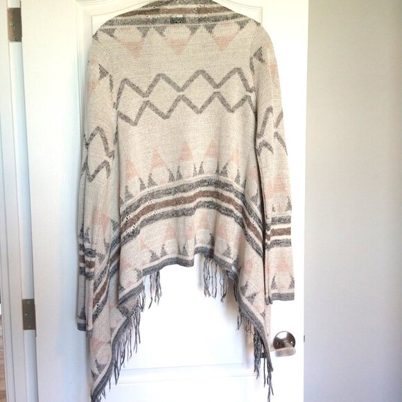 ALLOY - Lightweight Woven fringe wrap, Southwest style. O/S - Picture 2 of 6